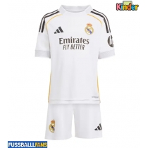 Real Madrid David Alaba #4 Heimtrikotsatz Kinder 2025-26 Kurzarm (+ Kurze Hosen)